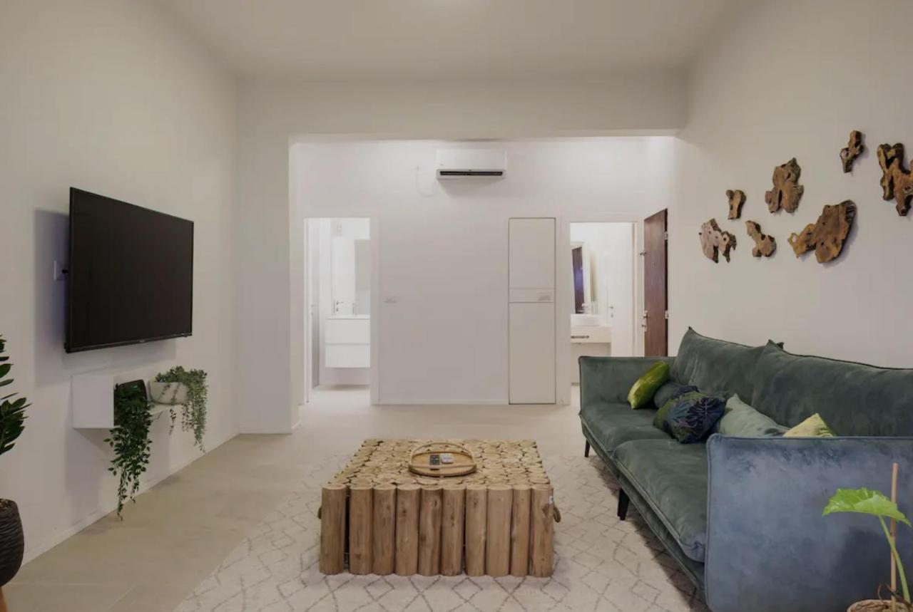 Renovated Large 3rm 5 Min From The Appartement *